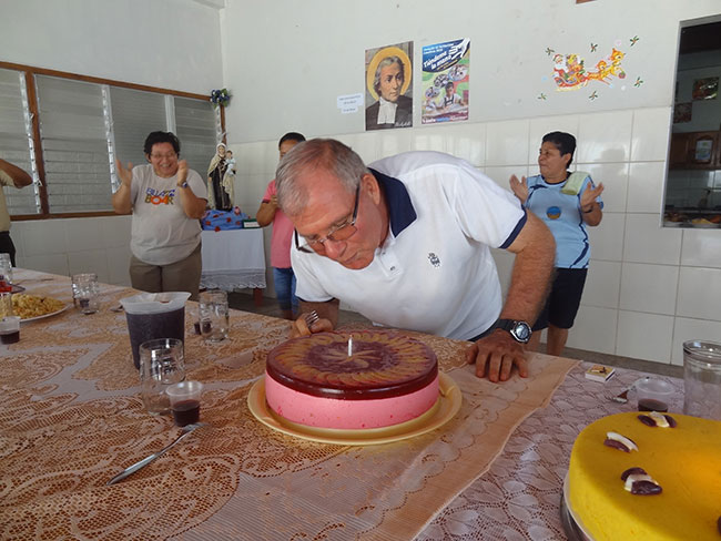El Hno. Pablo Herranz, uno de los integrantes de la comunidad lasaliana en Requena (Perú),  celebra su cumpleaños