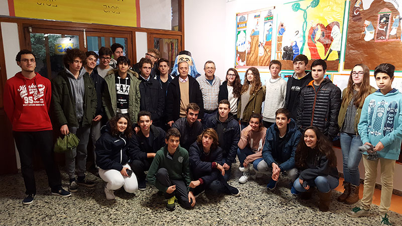 El historiador y escritor Gaspar Valero visita La Salle Palma para inaugurar una exposición sobre Ramon Llull