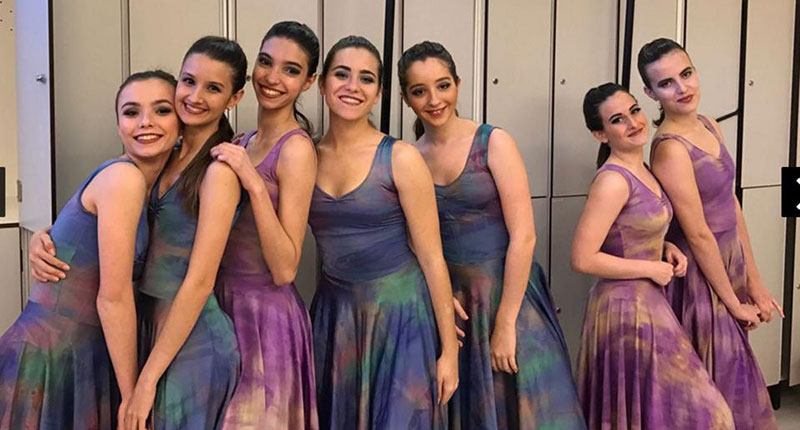 Xana Collado (2ª por la izquierda), antigua alumna de La Salle Maó, se proclamó mejor bailarina del Campeonato Nacional de Danza