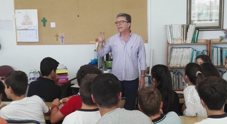 L’escriptor Ponç Pons conversa sobre la lectura amb els alumnes de 1r ESO