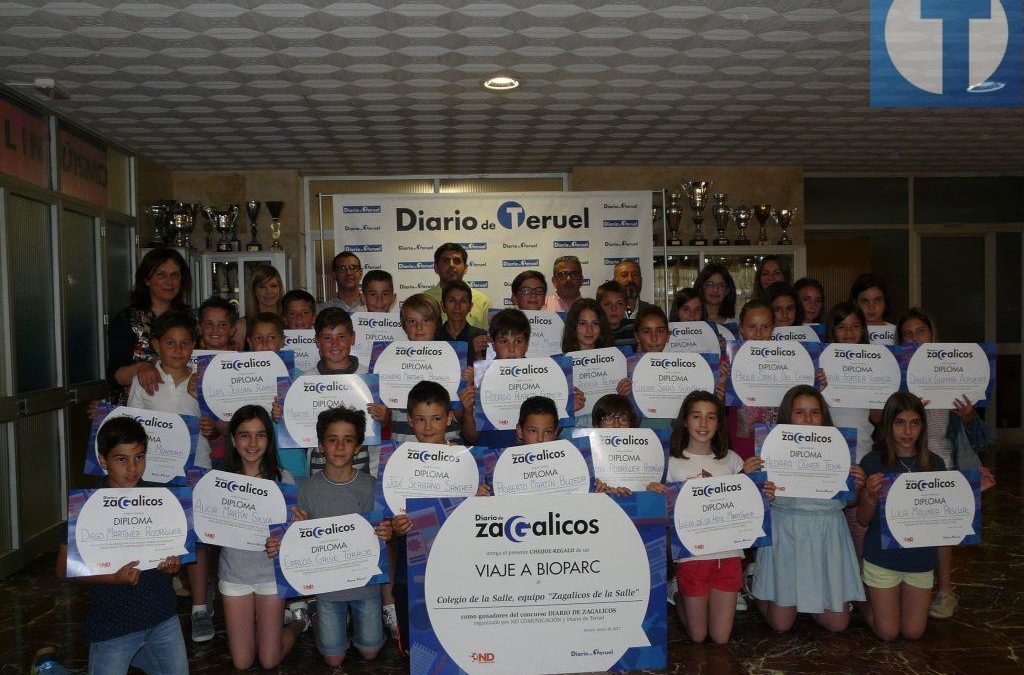Los alumnos de quinto de Primaria del colegio La Salle con su premio del concurso 'Diario de Zagalicos'