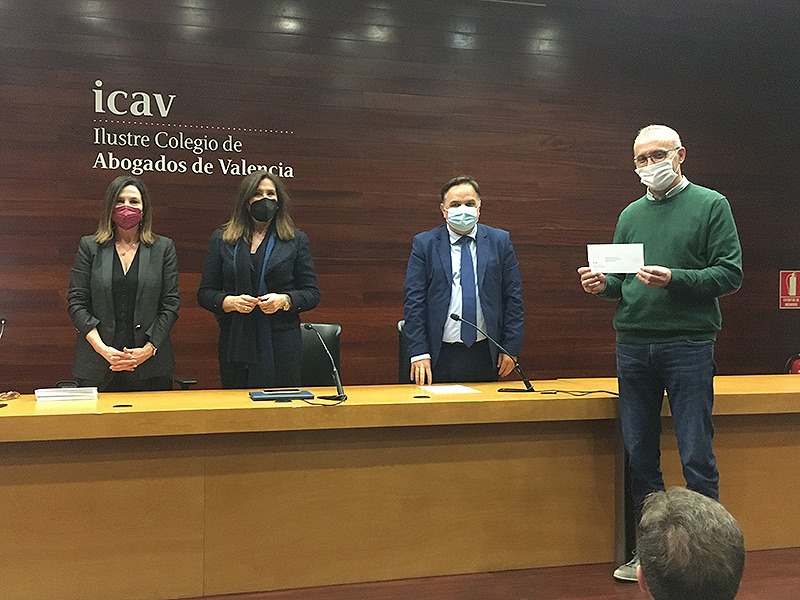 El ICAV (Ilustre Colegio de Abogados de Valencia) entrega sus “cheques solidarios” para financiar proyectos sociales, entre ellos La Fundación La Salle Acoge