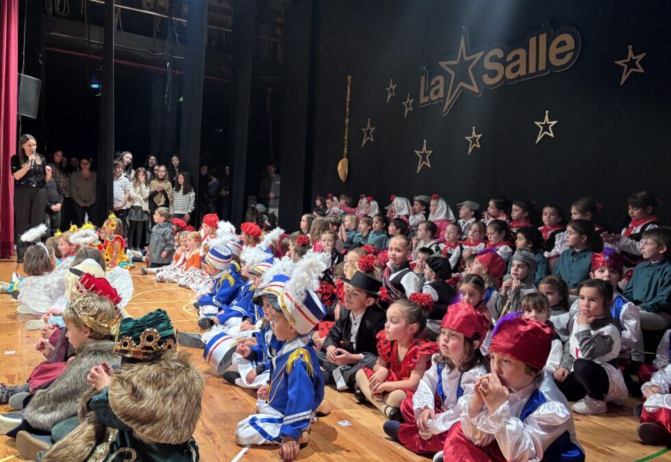 La Salle Alcoi celebra la tradición y la magia en su espectacular Festival de Navidad «Un viaje por España