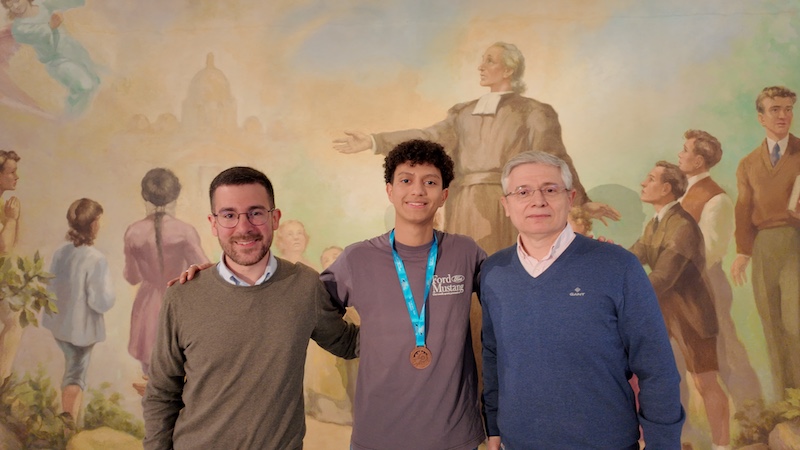 Mauricio Pérez, alumno de 2º de Bachillerato del Colegio La Salle Paterna, clasificado en la Olimpiada de Informática de la Comunitat Valenciana y la olimpiada Nacional