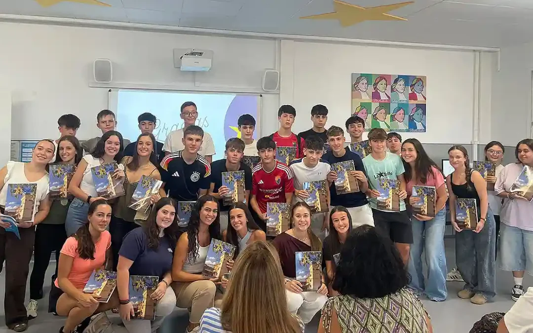 La Salle Teruel recupera la magia de la imprenta con la presentación de su nuevo anuario escolar